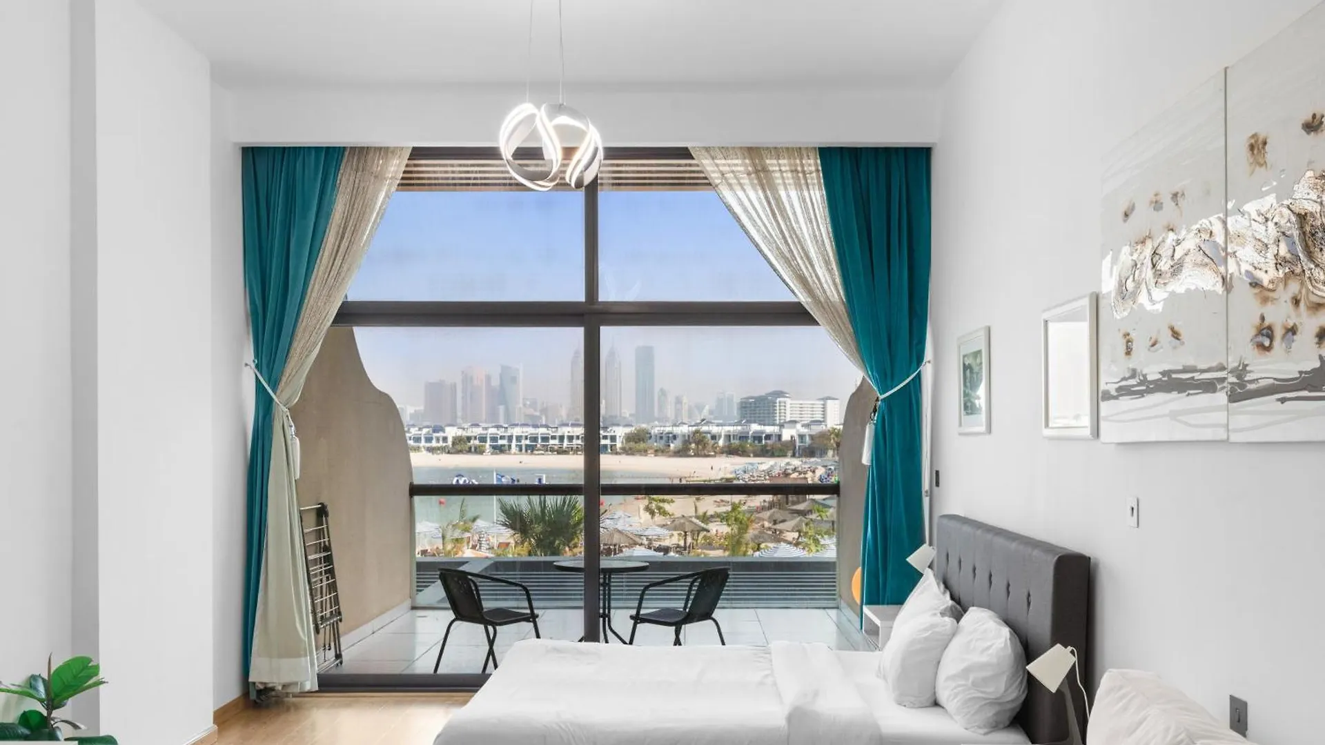 Bright Beachfront Studio With Breathtaking Views Dubai