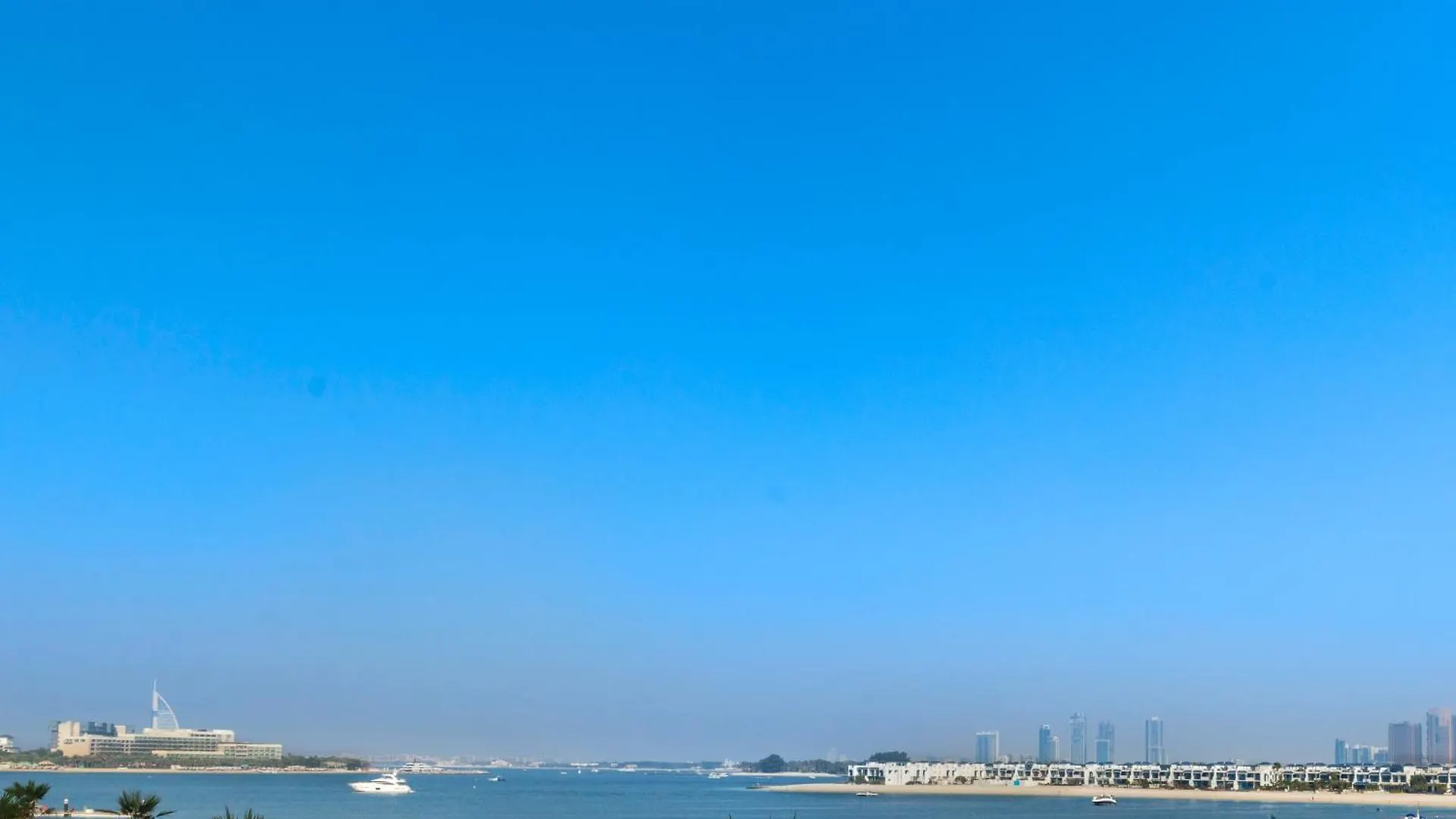 Bright Beachfront Studio With Breathtaking Views Dubai