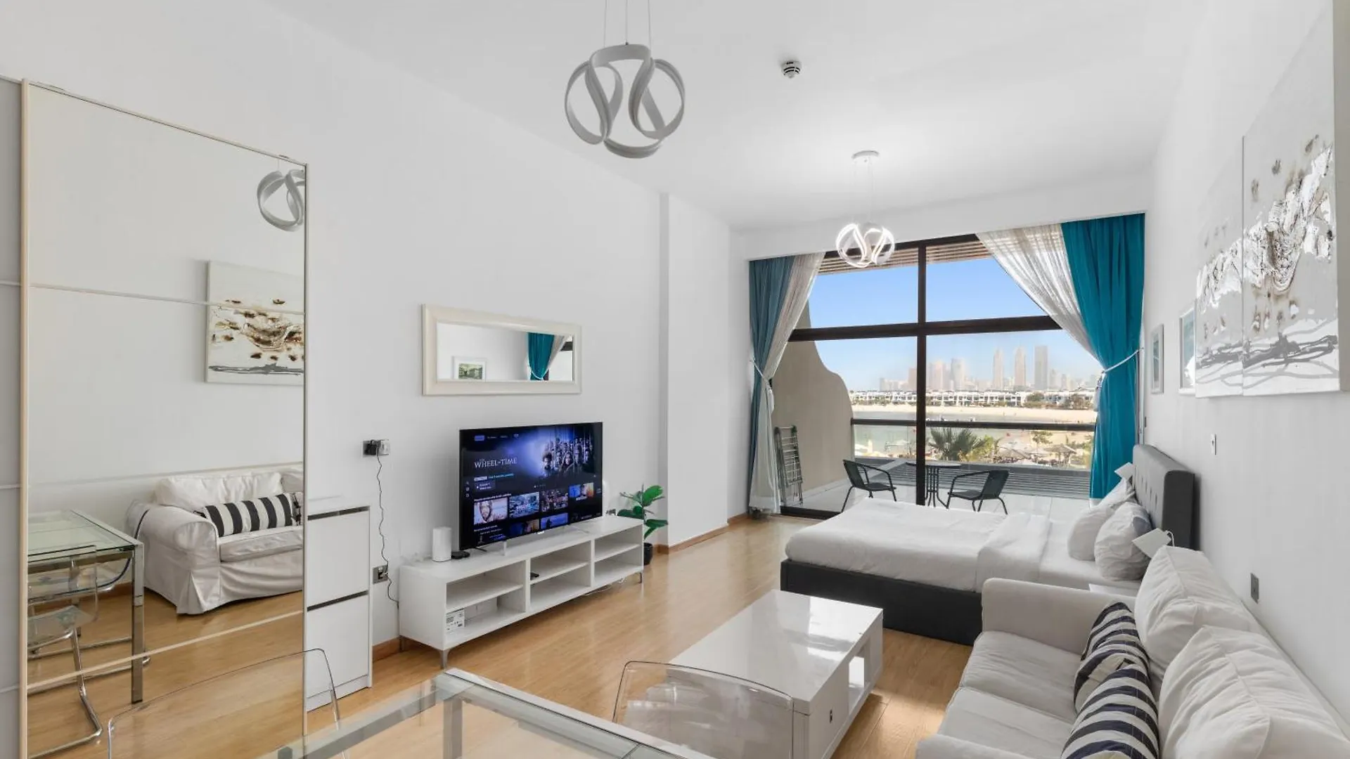 Bright Beachfront Studio With Breathtaking Views Dubai Apartment