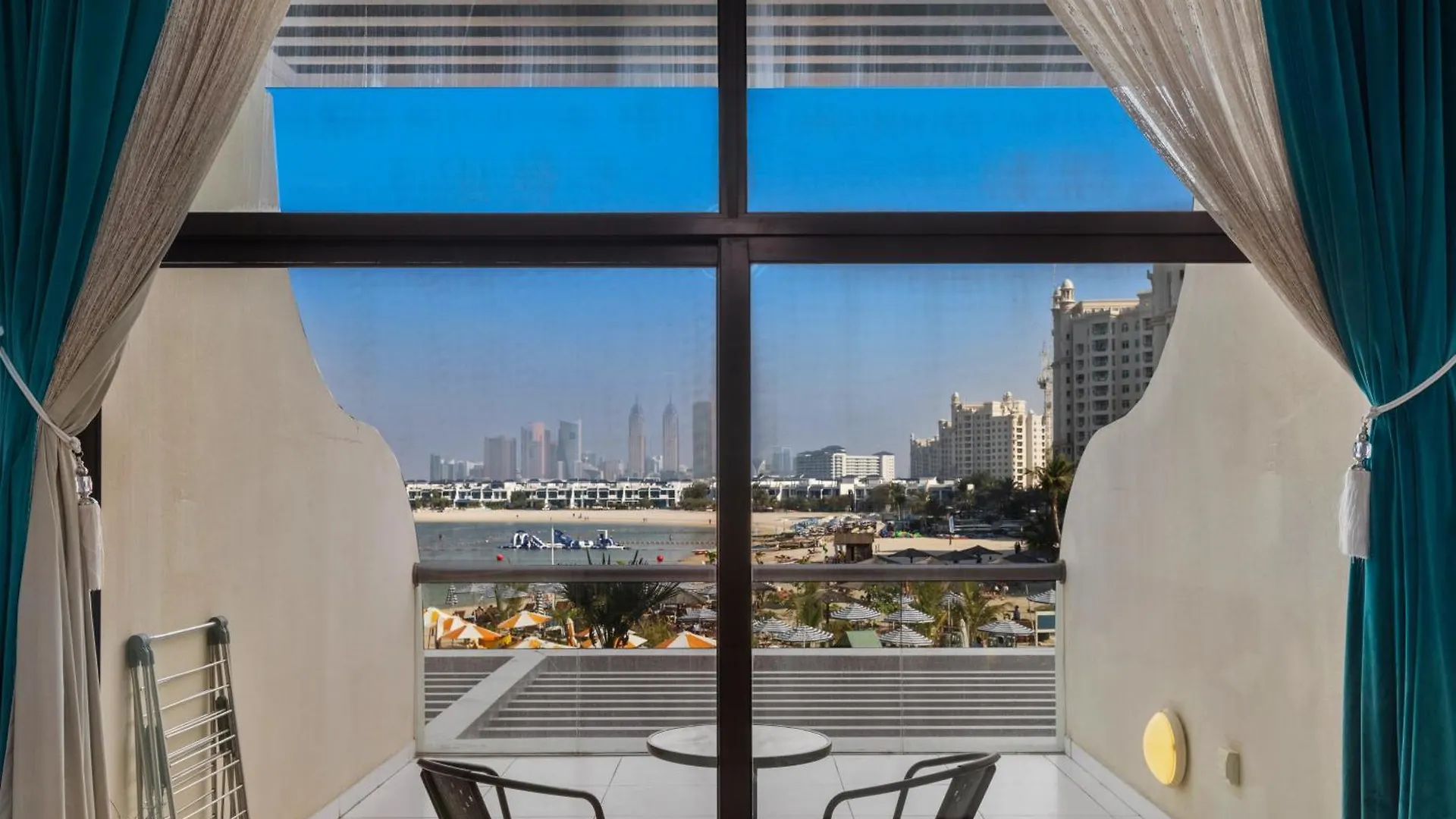 Bright Beachfront Studio With Breathtaking Views Dubai