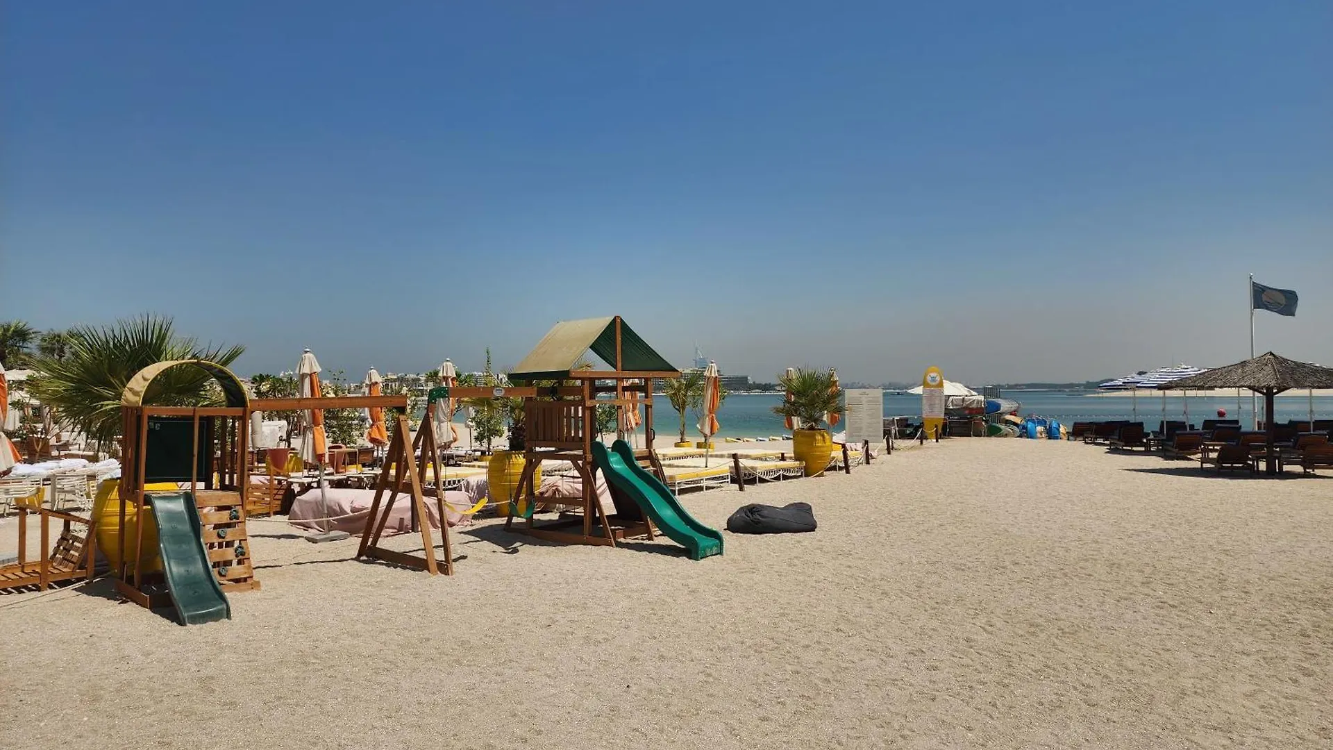 Bright Beachfront Studio With Breathtaking Views Dubai Apartment